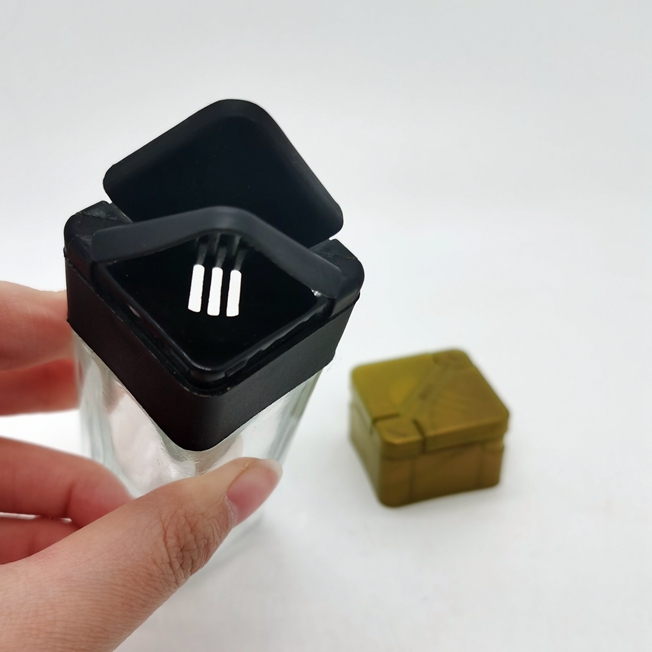 3OZ 6oz Recyclable Square Spice Glass Jar Set With Dual Closure Top One Side Has 3 Holes for Packaging Other Side Is Open