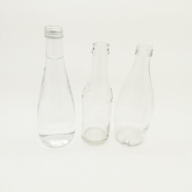 Factory Wholesale 500ml clear Glass Bottle Drink Glass Bottle With Screw Cap High End Mineral Water Glass Bottle